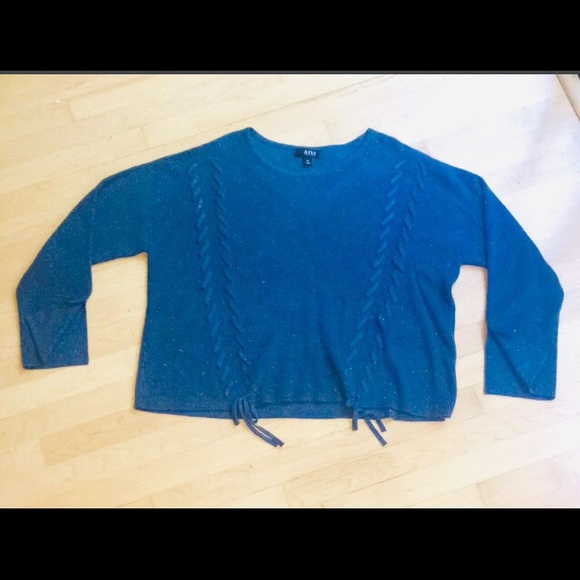 Like 🆕 Sweater - Picture 6 of 13